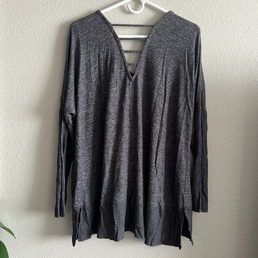 🌻3/$25 oversized sweater - Picture 4 of 6